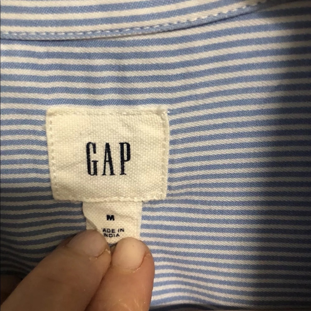 NWOT Gap Ruffled Button Up - Picture 5 of 5